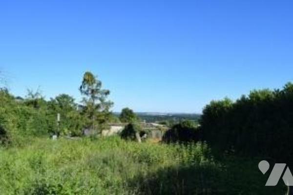 MAISON DE VILLE A RESTAURER Sur les hauteurs de Chinon, maison ancienne comprenant au rez-de-ch...