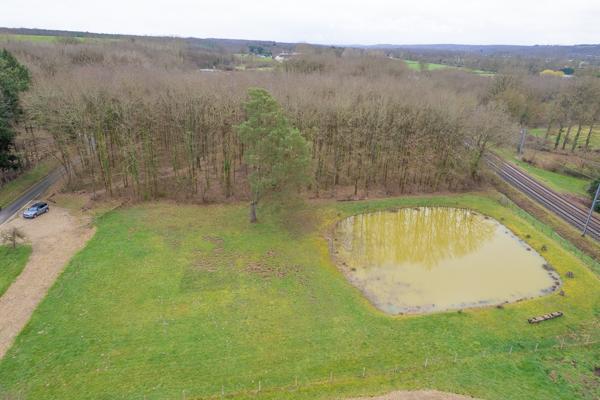 Terrain constructible - Thenioux, avec un étang - 4322 m²  -