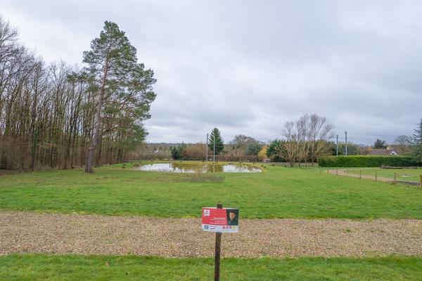 Terrain constructible - Thenioux, avec un étang - 4322 m²  -