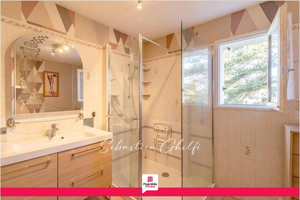 maison de plain-pied avec 2 chambres-garage-beau terrain de 1080 m²