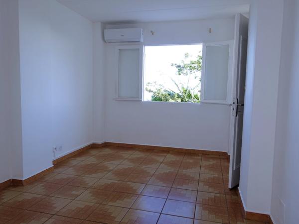 Ste Clotilde Bois de Nèfles, villa T4 mitoyenne de 100 m² Sainte-Clotilde (97490)