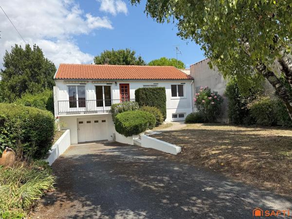 Maison sur sous sol SAINT JEAN D’ANGÉLY - CENTRE