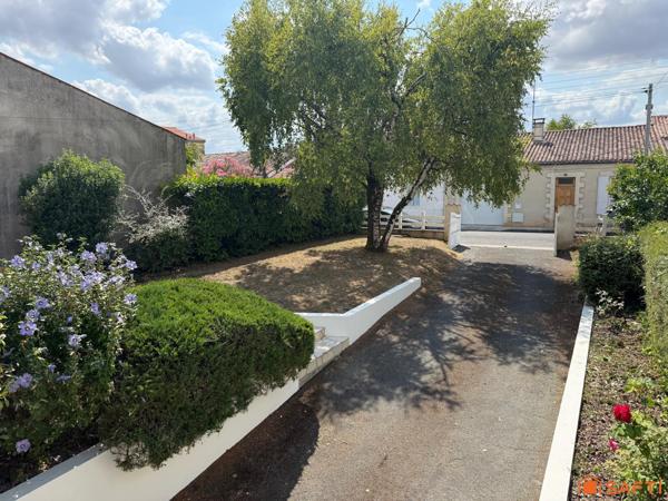 Maison sur sous sol SAINT JEAN D’ANGÉLY - CENTRE