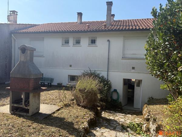 Maison sur sous sol SAINT JEAN D’ANGÉLY - CENTRE