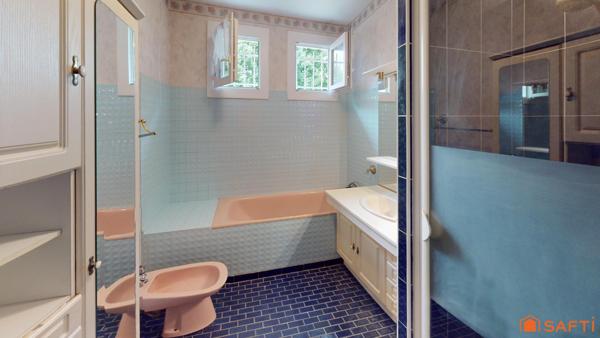 Maison sur sous sol SAINT JEAN D’ANGÉLY - CENTRE