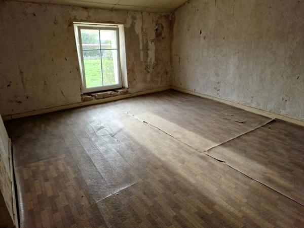 Dpt Vosges (88), à vendre proche CONTREXEVILLE - FERME LORRAINE à réhabiliter / Terrain env 4000 m2