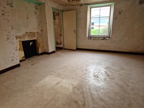 Dpt Vosges (88), à vendre proche CONTREXEVILLE - FERME LORRAINE à réhabiliter / Terrain env 4000 m2