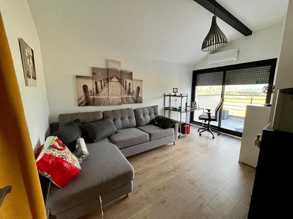 Maison contemporaine de 2021 avec piscine et superbe vue sur la base nautique de Montrevel-en-Bresse..