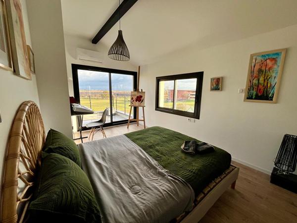 Maison contemporaine de 2021 avec piscine et superbe vue sur la base nautique de Montrevel-en-Bresse..