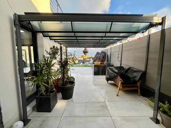 Maison contemporaine de 2021 avec piscine et superbe vue sur la base nautique de Montrevel-en-Bresse..