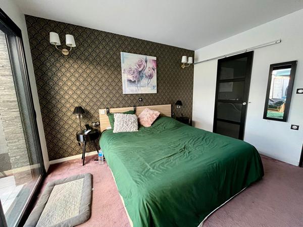 Maison contemporaine de 2021 avec piscine et superbe vue sur la base nautique de Montrevel-en-Bresse..