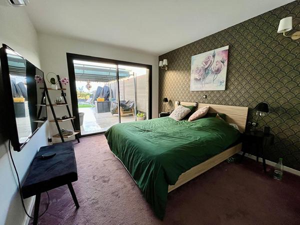 Maison contemporaine de 2021 avec piscine et superbe vue sur la base nautique de Montrevel-en-Bresse..