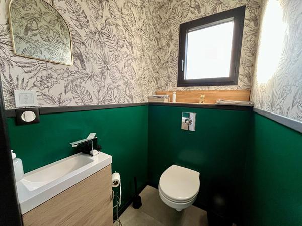 Maison contemporaine de 2021 avec piscine et superbe vue sur la base nautique de Montrevel-en-Bresse..