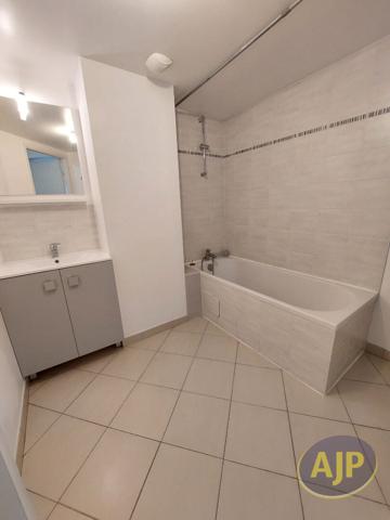 Location appartement La Chapelle Sur Erdre : 790 € - AJP Immobilier Nantes Rond-Point de Rennes