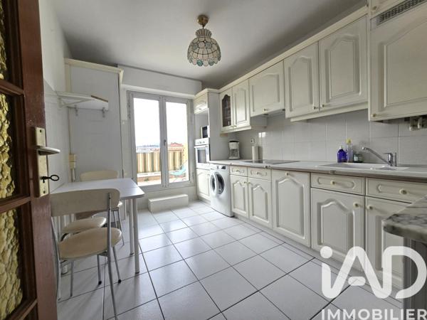 Location appartement 3 pièces 66 m² Nice