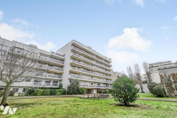 2 pièces avec large balcon et parking