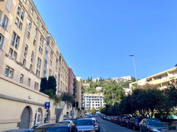 06000 NICE – APPARTEMENT 3 PIÈCES MODERNE AVEC SAUNA, JACUZZI, PARKING ET CAVE – QUARTIER PASTEUR