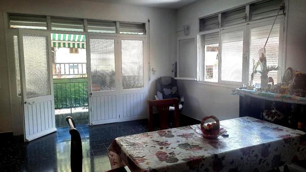 Immeuble à Fort-de-France ( 2 F4 et 1 F3)