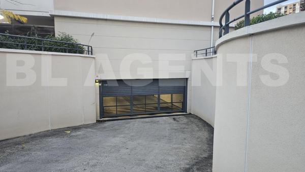 À VENDRE – Garage fermé 15 m² – Résidence sécurisée. Secteur la Fourragère 12ème