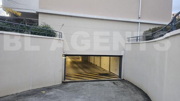 À VENDRE – Garage fermé 15 m² – Résidence sécurisée. Secteur la Fourragère 12ème