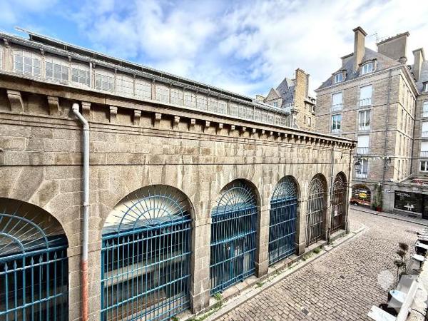 SAINT-MALO / INTRA-MUROS : Appartement T3 entièrement rénové, situé en plein coeur du centre hi...