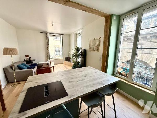 SAINT-MALO / INTRA-MUROS : Appartement T3 entièrement rénové, situé en plein coeur du centre hi...