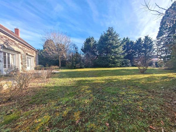 Grande propriété située au calme avec fort potentiel !