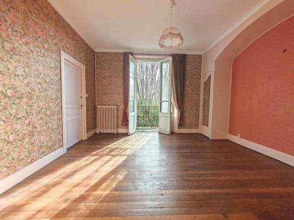 Grande propriété située au calme avec fort potentiel !