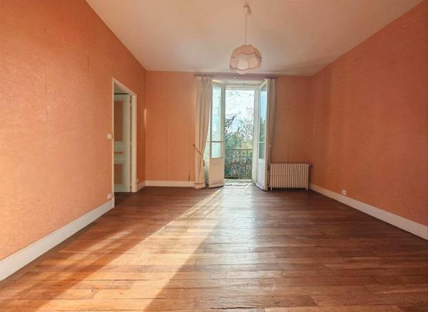 Grande propriété située au calme avec fort potentiel !