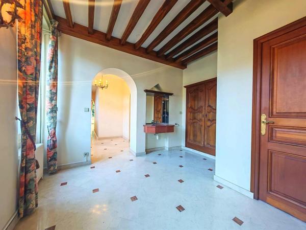 Grande propriété située au calme avec fort potentiel !