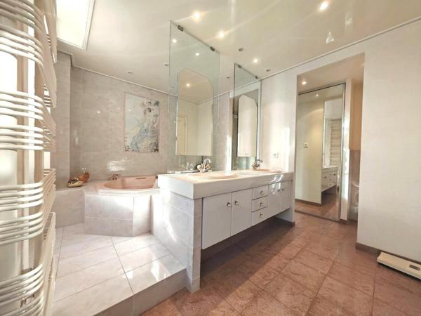 Grande propriété située au calme avec fort potentiel !