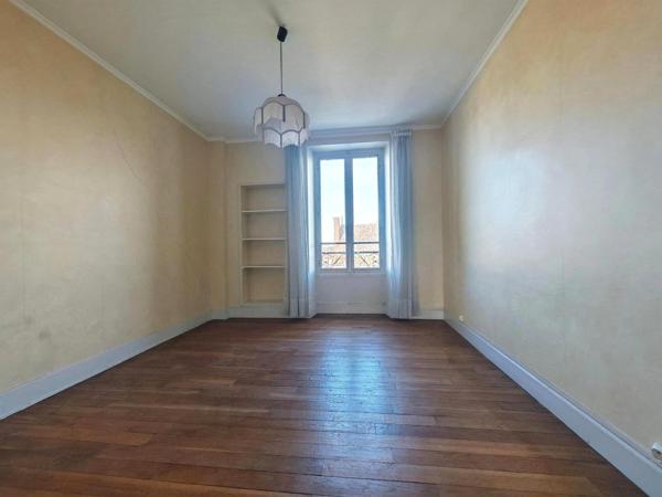 Grande propriété située au calme avec fort potentiel !