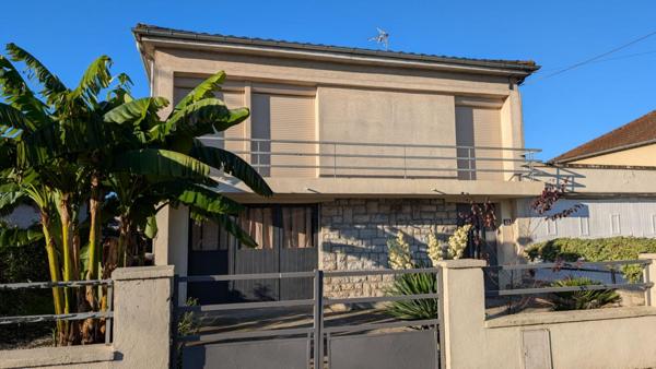 Brive La Gaillarde MAISON T4 d'environ 110m² , habitable  de suite, avec 2 GARAGES INDEPENDANTS de 30m²