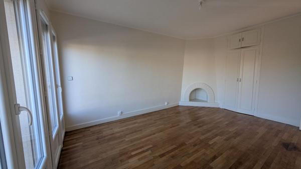 Brive La Gaillarde MAISON T4 d'environ 110m² , habitable  de suite, avec 2 GARAGES INDEPENDANTS de 30m²