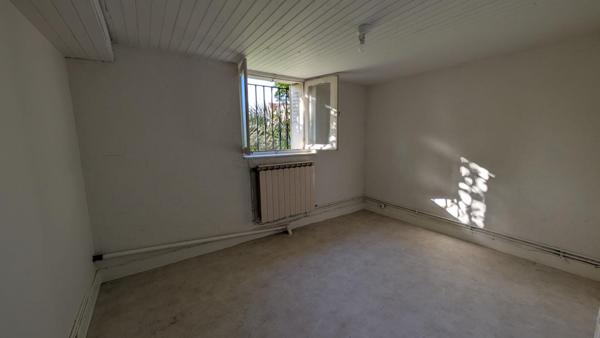 Brive La Gaillarde MAISON T4 d'environ 110m² , habitable  de suite, avec 2 GARAGES INDEPENDANTS de 30m²