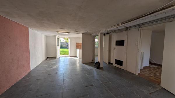 Brive La Gaillarde MAISON T4 d'environ 110m² , habitable  de suite, avec 2 GARAGES INDEPENDANTS de 30m²