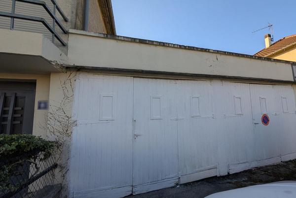 Brive La Gaillarde MAISON T4 d'environ 110m² , habitable  de suite, avec 2 GARAGES INDEPENDANTS de 30m²