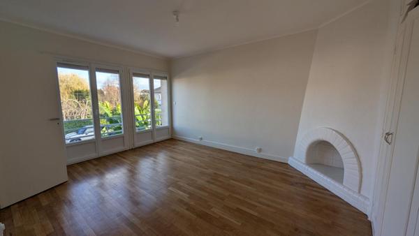 Brive La Gaillarde MAISON T4 d'environ 110m² , habitable  de suite, avec 2 GARAGES INDEPENDANTS de 30m²