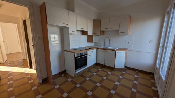 Brive La Gaillarde MAISON T4 d'environ 110m² , habitable  de suite, avec 2 GARAGES INDEPENDANTS de 30m²