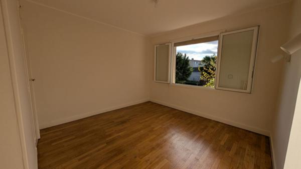 Brive La Gaillarde MAISON T4 d'environ 110m² , habitable  de suite, avec 2 GARAGES INDEPENDANTS de 30m²