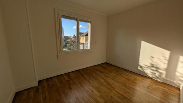 Brive La Gaillarde MAISON T4 d'environ 110m² , habitable  de suite, avec 2 GARAGES INDEPENDANTS de 30m²