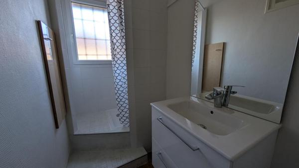 Brive La Gaillarde MAISON T4 d'environ 110m² , habitable  de suite, avec 2 GARAGES INDEPENDANTS de 30m²