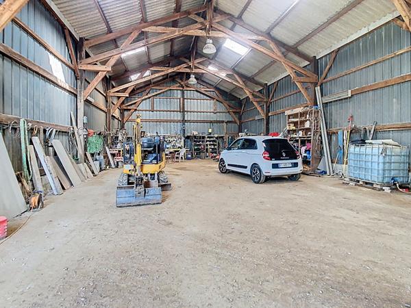 Ensemble de Hangar et garage - 13830m² de terrain - campagne de Briec