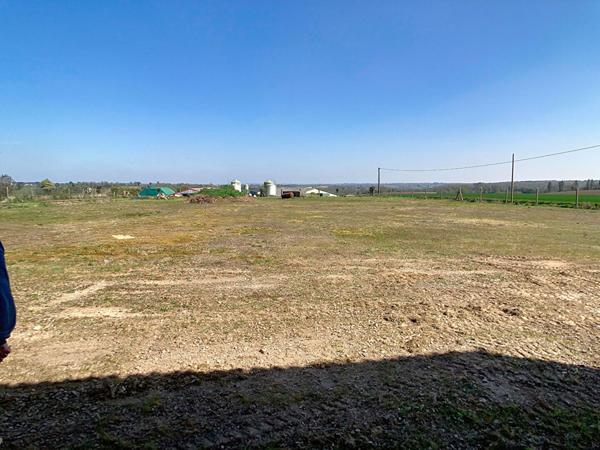 Ensemble de Hangar et garage - 13830m² de terrain - campagne de Briec