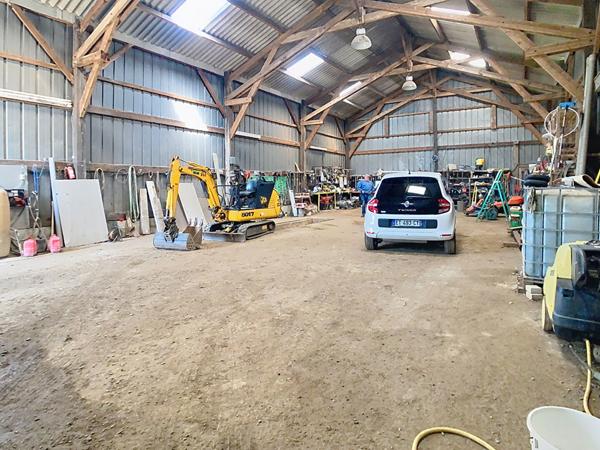 Ensemble de Hangar et garage - 13830m² de terrain - campagne de Briec