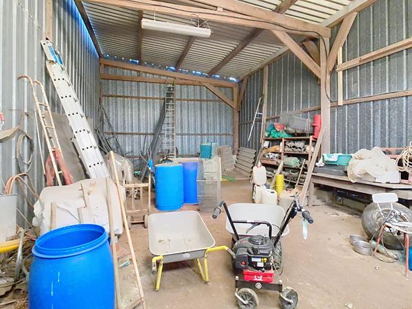 Ensemble de Hangar et garage - 13830m² de terrain - campagne de Briec