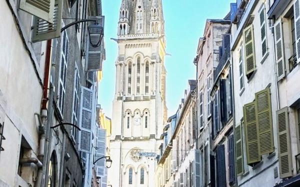 Appartement à vendre    4 pièces • 120 m2 Pau