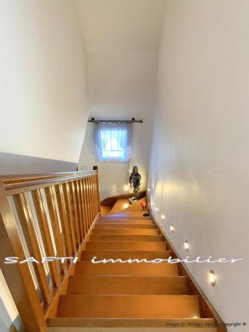 Maison contemporaine 164m2 - 5 chambres - dont un studio T2 indépendant – garage – véranda.