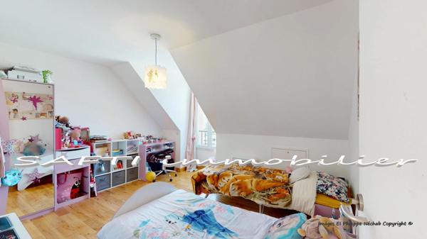 Maison contemporaine 164m2 - 5 chambres - dont un studio T2 indépendant – garage – véranda.