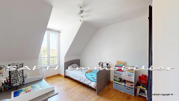 Maison contemporaine 164m2 - 5 chambres - dont un studio T2 indépendant – garage – véranda.